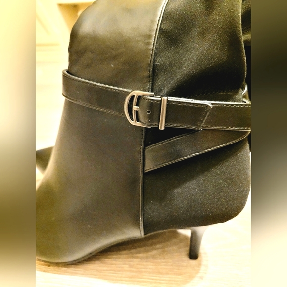 CP | Black | Leather/ Elastic | Cross Strap |Kitten Heel Boots | Size: 8 M - Picture 6 of 8